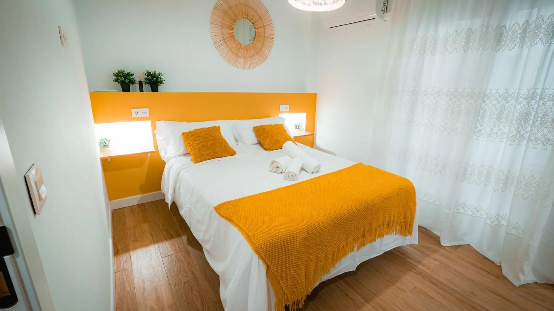 Qh La Casa De Los Colores Granada Apartment