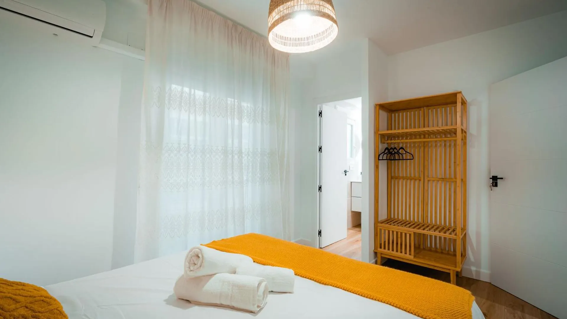 Qh La Casa De Los Colores Granada Apartment